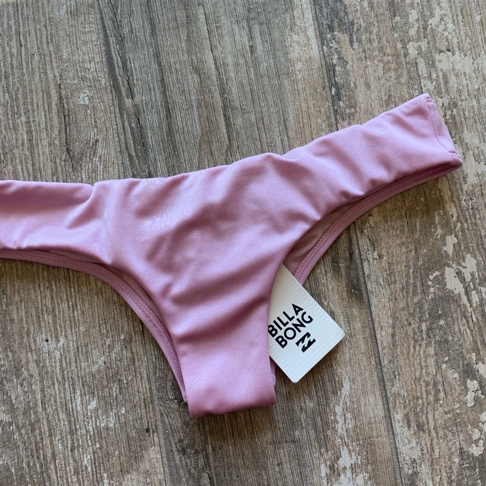 π₯π₯BILLABONG - SS HAWAII CHEEKY BOTTOMSπ₯π₯ - Picture 1 of 4